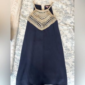 Lilly Pulitzer shift dress in navy with gold detailing - near perfect condition
